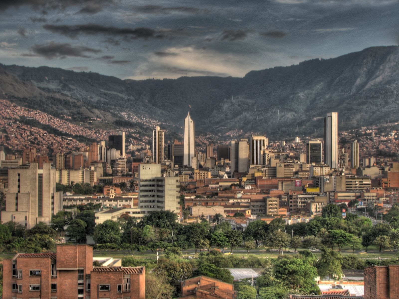 La Udemedellín y Ecsim se unen para crear Regionum